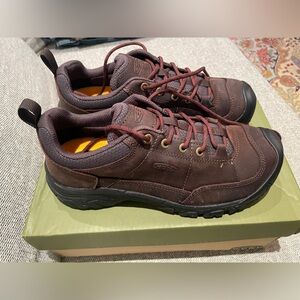Keen Targhee III Oxford - Dark Earth/Mulch